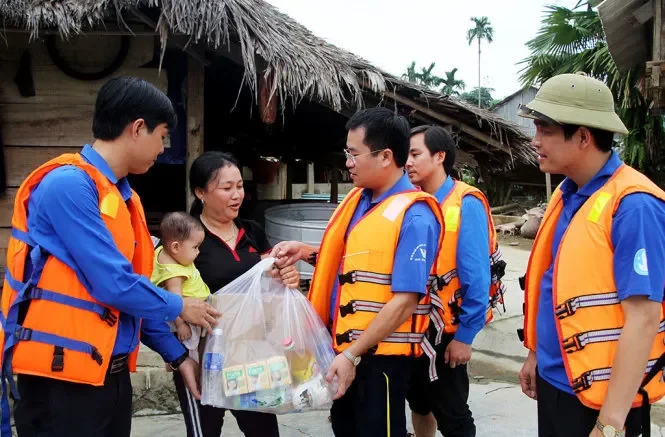 Các hoạt động tình nguyện chống bão lũ