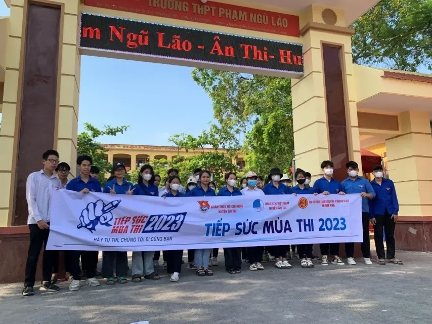 Các hoạt động tình nguyện tiếp sức mùa thi