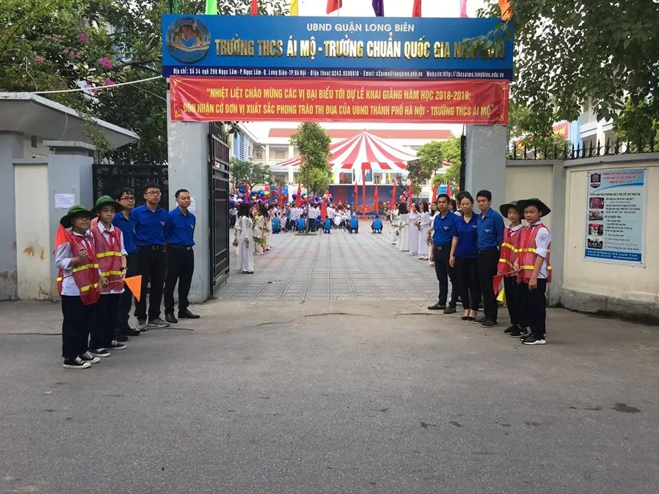 Gương mẫu đi đầu trong các hoạt động của trường
